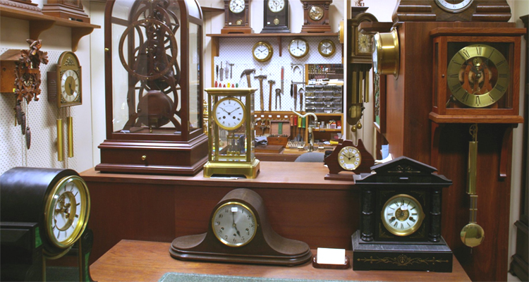 Different types of antique clocks in display