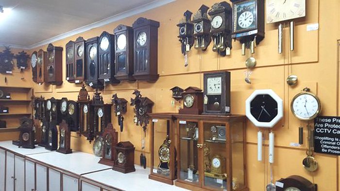 An antique clock shop that you can trust
