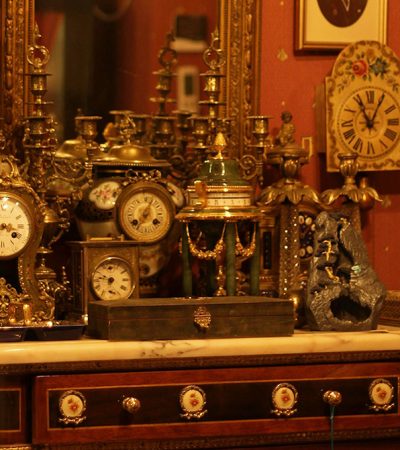 Learn how to identify if the clock is an antique